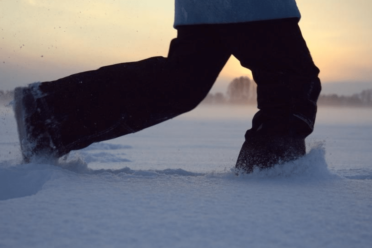 Jak zahřát nohy bez tlustých ponožek nebo speciální obuvi