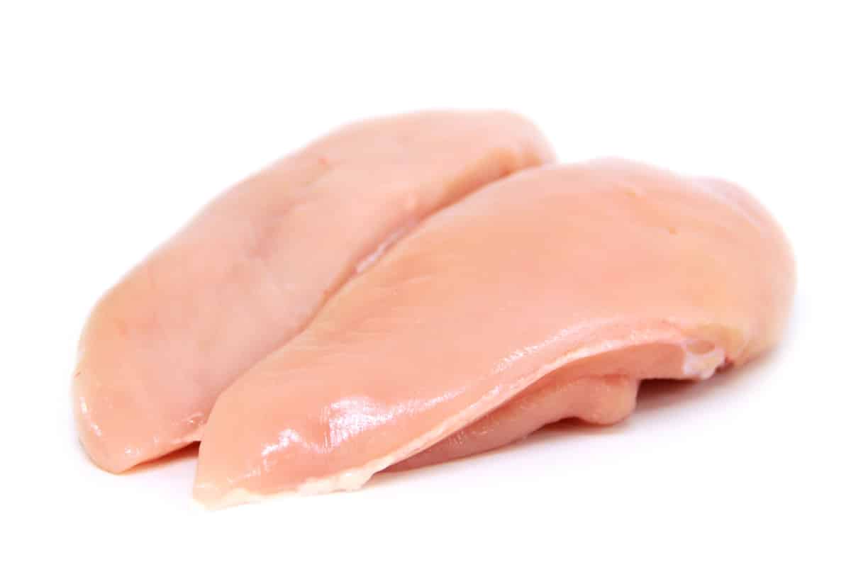 Jak rozpoznat čerstvé kuřecí prsa? Tento test vám zabere 30 sekund.