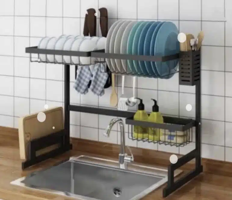 Tradiční sušák na nádobí je již minulostí: nový „oblíbený“ model uvolní místo a pomůže zorganizovat prostor v kuchyni.
