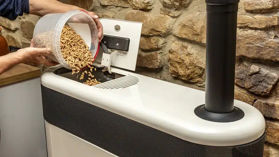 Ceny plynu rostou a pelety se jeví jako lákavá alternativa. V takových domech se to však často ukazuje jako past.