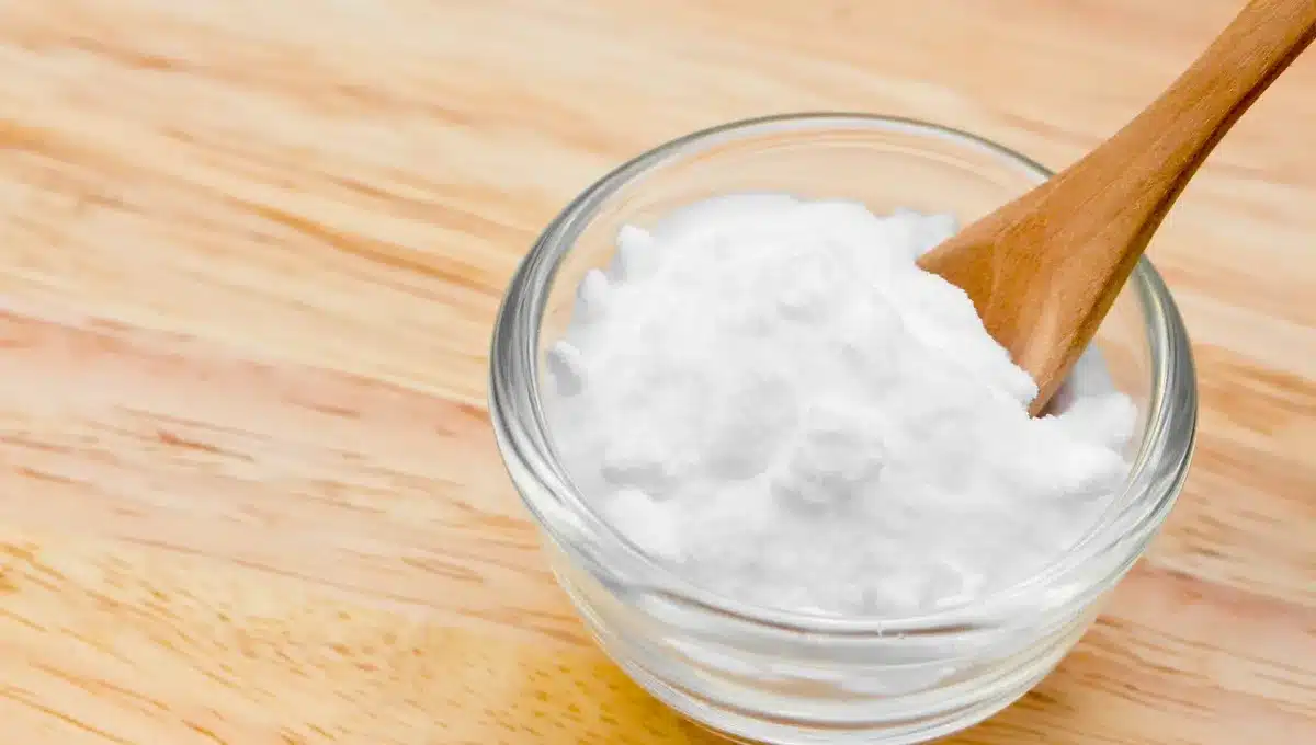 Míchání jedlé sody s talekem: proč se to doporučuje a k čemu se to používá.