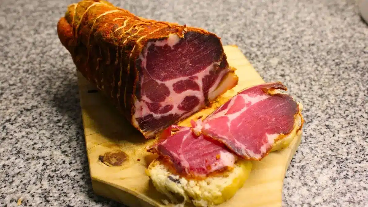 Jak připravit domácí bondiolu: proces jejího nakládání a domácí recept ze 4 ingrediencí.