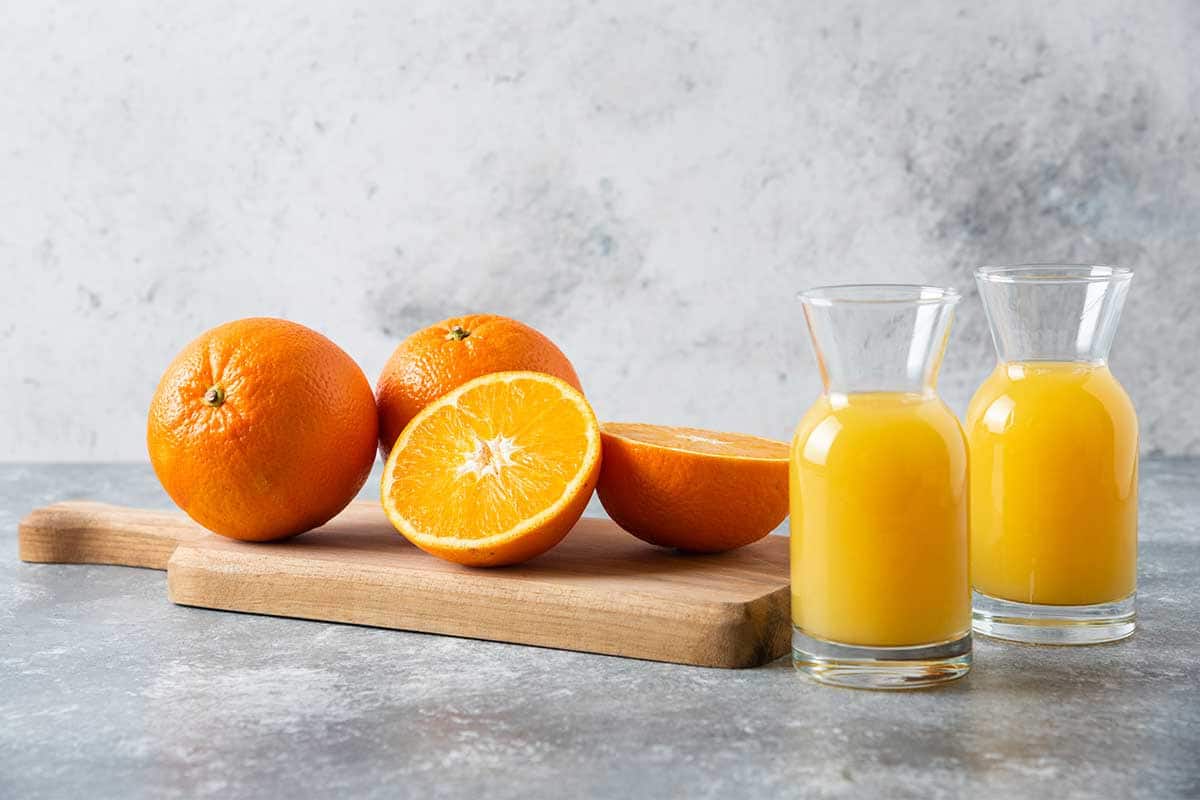 Sklenice pomerančového džusu k snídani? Odborníci rozptýlí obavy.