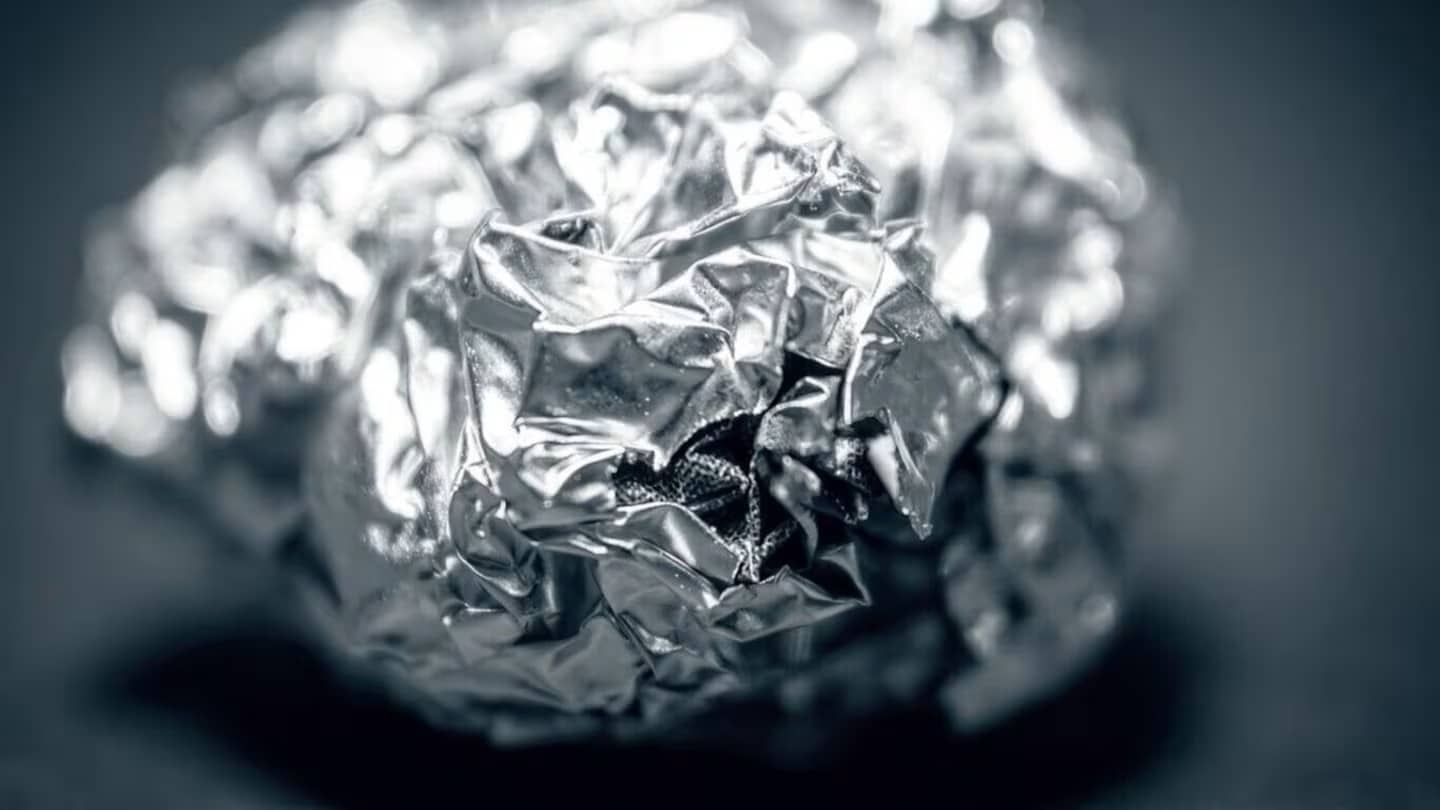 Použití hliníkové fólie na kuchyňských kohoutcích: k čemu slouží a proč se doporučuje.