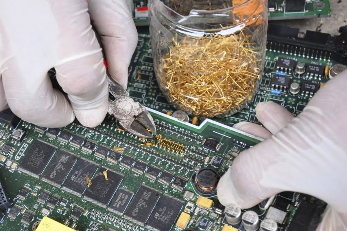 Všichni ho vyhazují do odpadu, ale obsahuje 22karátové zlato, které může mít hodnotu tisíců dolarů.