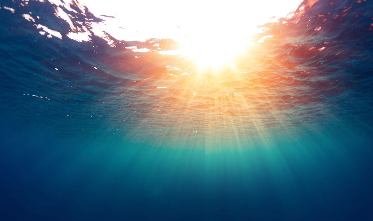 Očekává se, že v roce 2025 teplota oceánu již devátým rokem v řadě překoná rekordy, což vyvolá cyklóny, povodně a extrémní sucha.