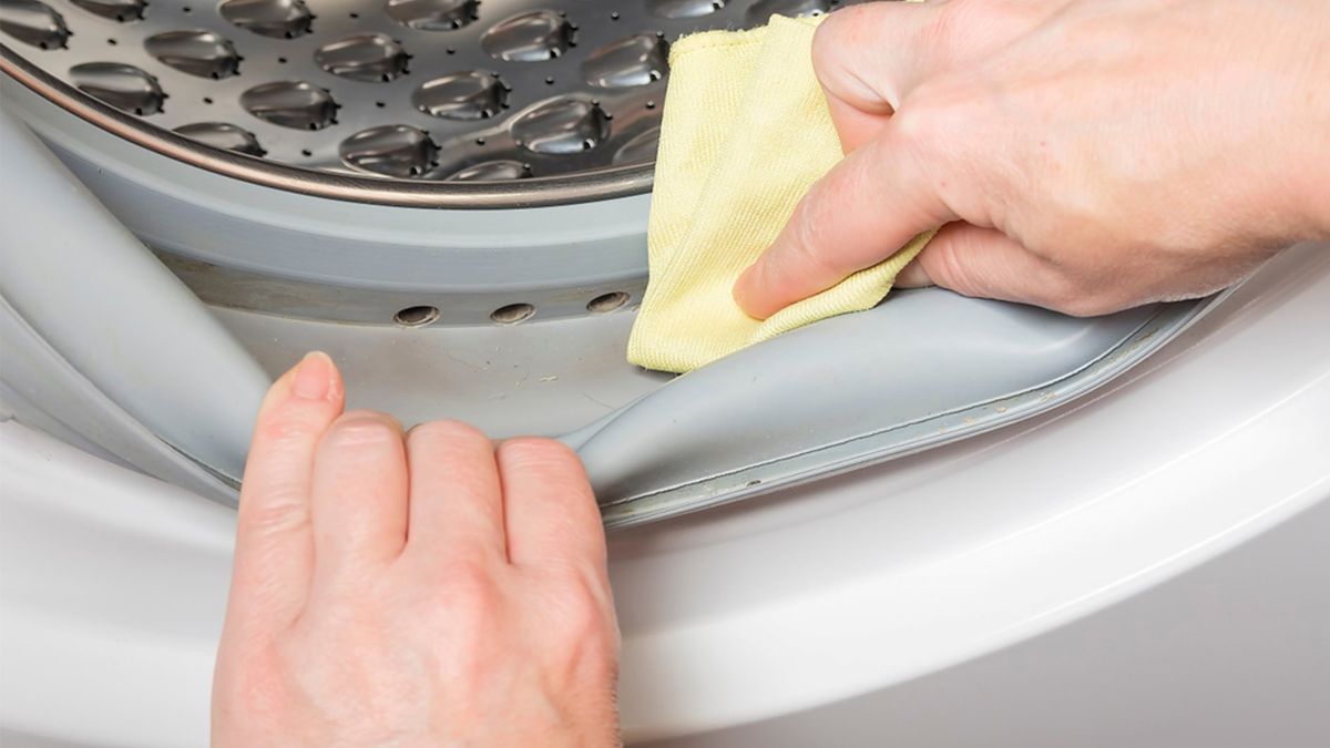 Přidávání octa do pračky: k čemu to slouží a proč se to doporučuje.