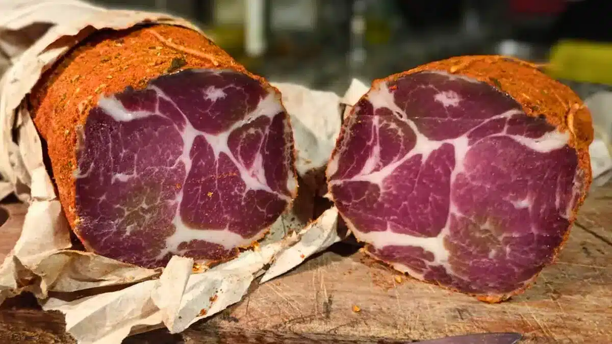 Jak připravit domácí bondiolu: proces jejího nakládání a domácí recept ze 4 ingrediencí.