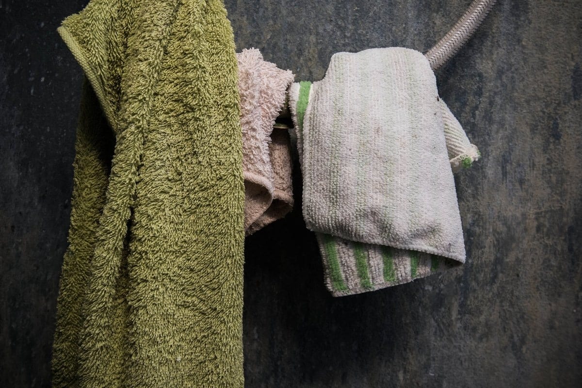 Pokud máte roztrhaný nebo velmi starý kuchyňský ručník, je to skutečný poklad: jak ho recyklovat, aby našel nové využití v domácnosti?